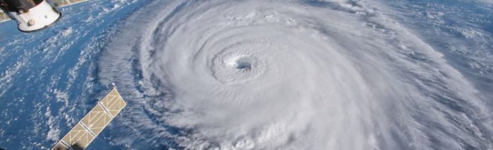 現在、台風14号通過中 現在、台風14号通過中